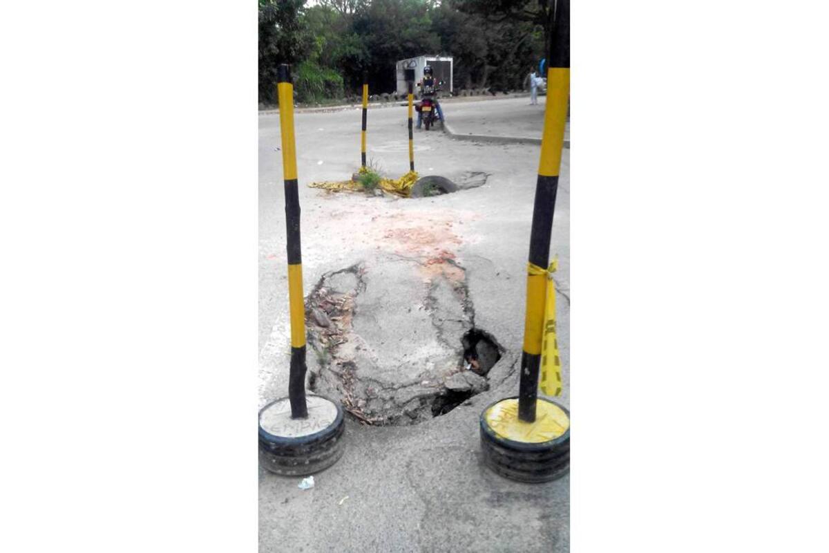 El hundimiento de las vías tiene preocupados a los habitantes del barrio Brisas del Campo. (Foto: Suministrada / VANGUARDIA LIBERAL)