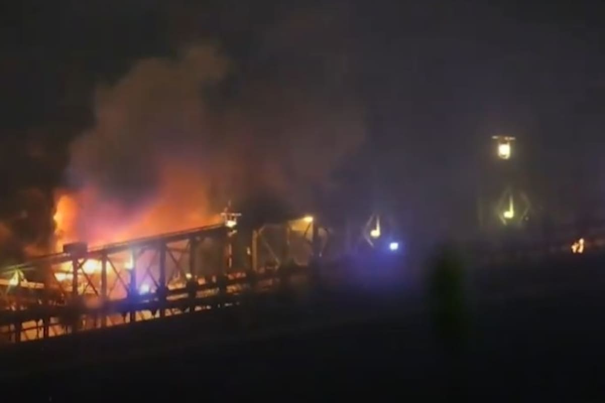 Incendio en el Puente de Brooklyn durante el show de fuegos artificiales. Foto: Captura de video