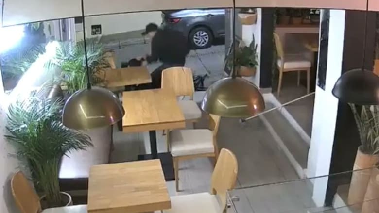 Jueza envía a prisión a hombre señalado de brutal agresión a dueña de pastelería en Bogotá