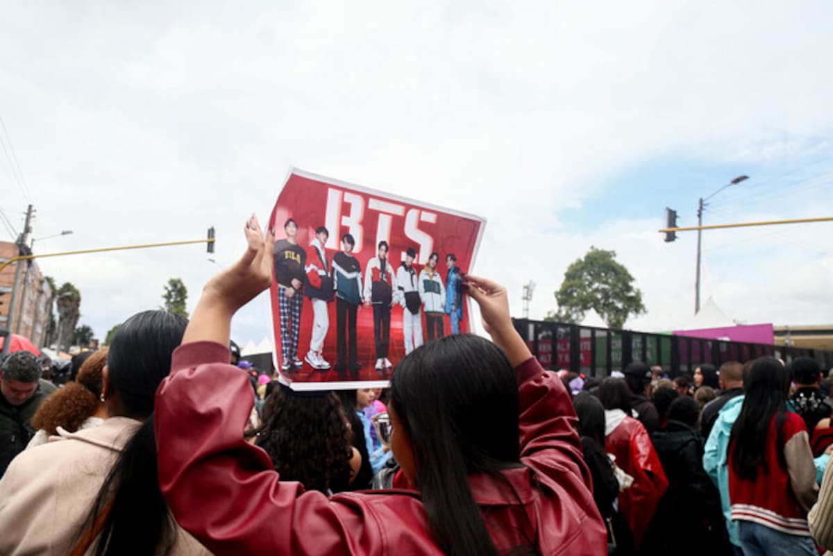Bogotá. Octubre 2 de 2026. Así se vive el ambiente en los alrededores del estadio El Campín previo a la primera fecha de la gira mundial de la banda coreana BTS en su gira WORLD TOUR ‘ARIRANG’. (Colprensa - Lina Gasca)