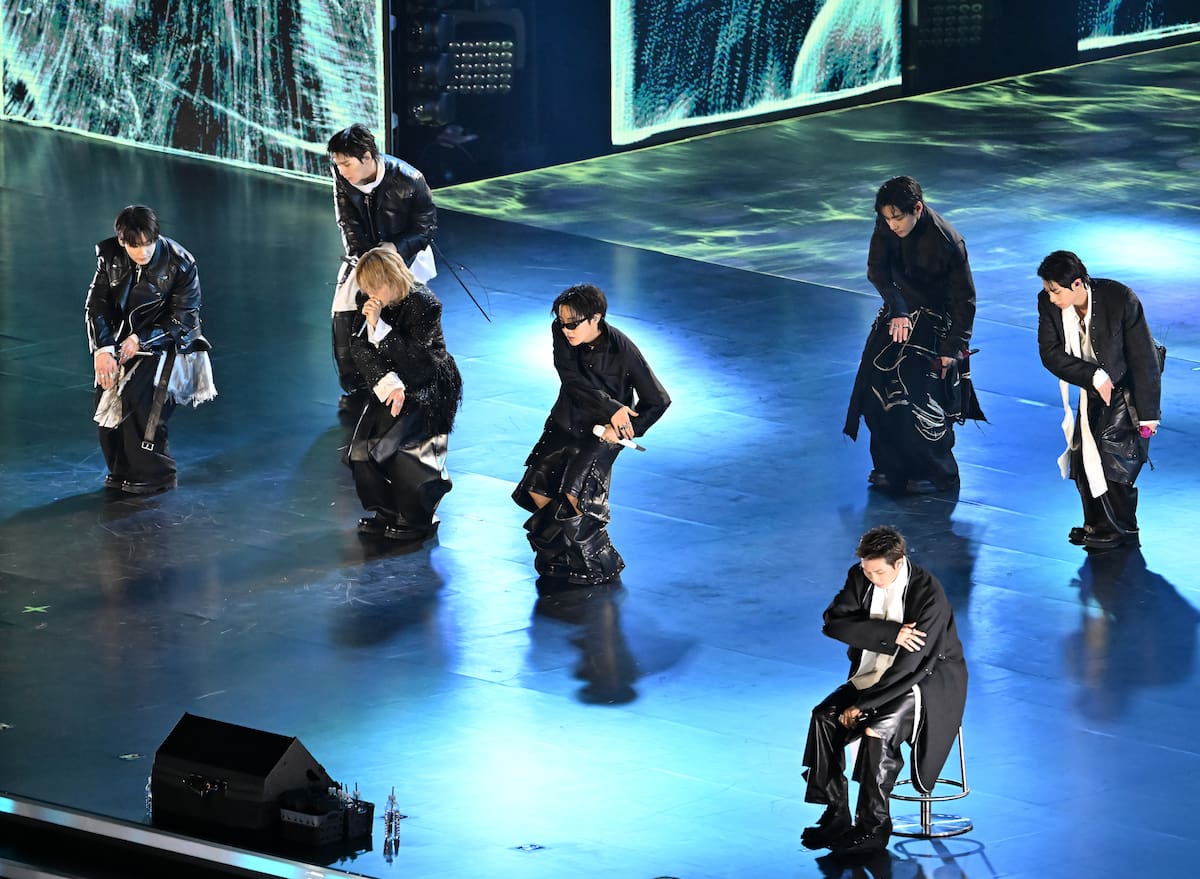 El grupo de K-pop BTS se presenta durante el concierto 'BTS THE COMEBACK LIVE | ARIRANG' en la Plaza Gwanghwamun, en el centro de Seúl, Corea del Sur, el 21 de marzo de 2026. (Corea del Sur, Seúl) EFE/EPA/YONHAP / POOL