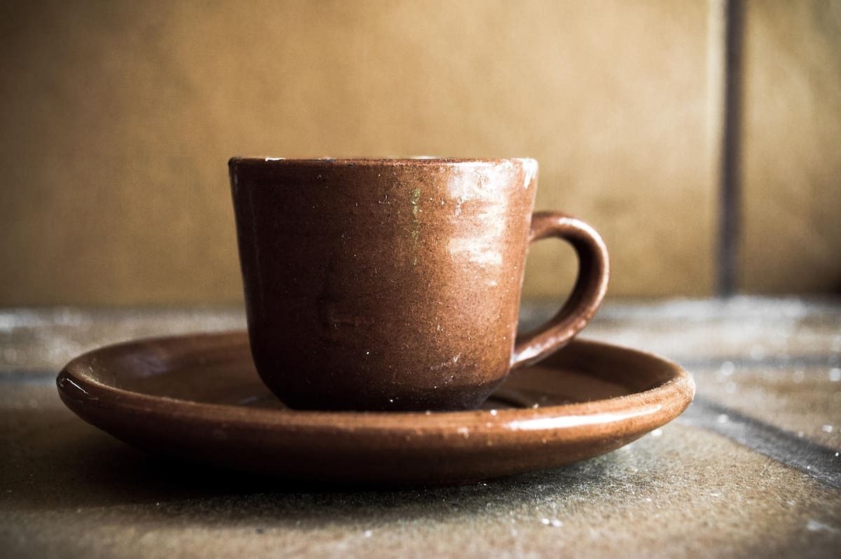 La vida es como la taza que es hecha de barro: pasa en el horno y, con las pruebas, se fortalece.