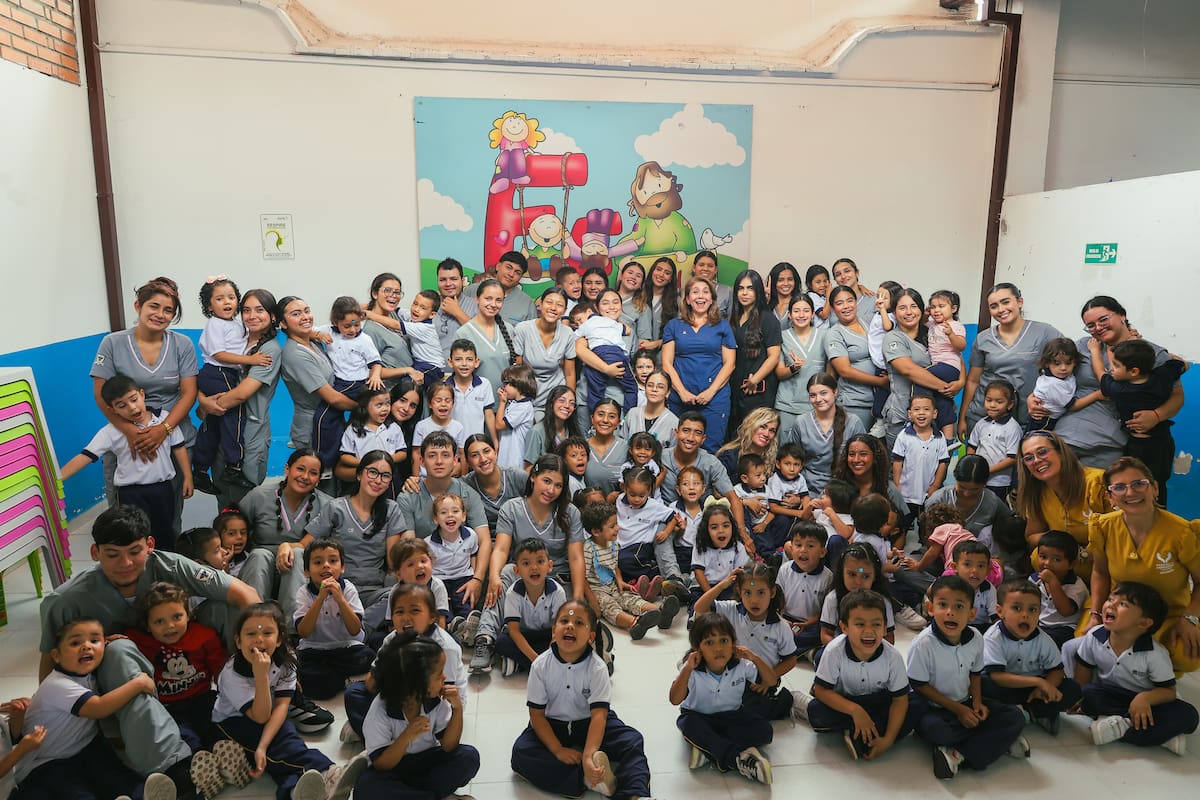 Los niños de la Posada del Peregrino vivieron una bella jornada solidaria, liderada por los estudiantes de la Udes.