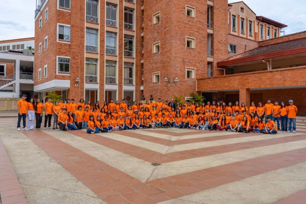 Jóvenes favorecidos con las Becas UNAB.