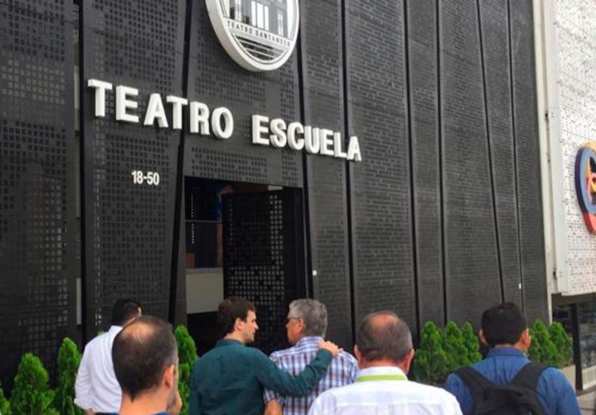 En el lugar en donde funcionaba el Café Centenario, hoy existe el ‘Teatro Escuela’. Calle 33, entre las carreras 18 y 19, frente al Parque Centenario de la capital santandereana.