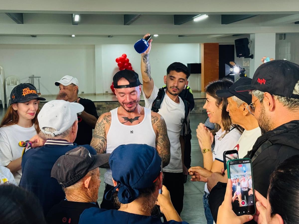 La casa donde el reguetón rejuvenece: abuelos virales junto a J Balvin.