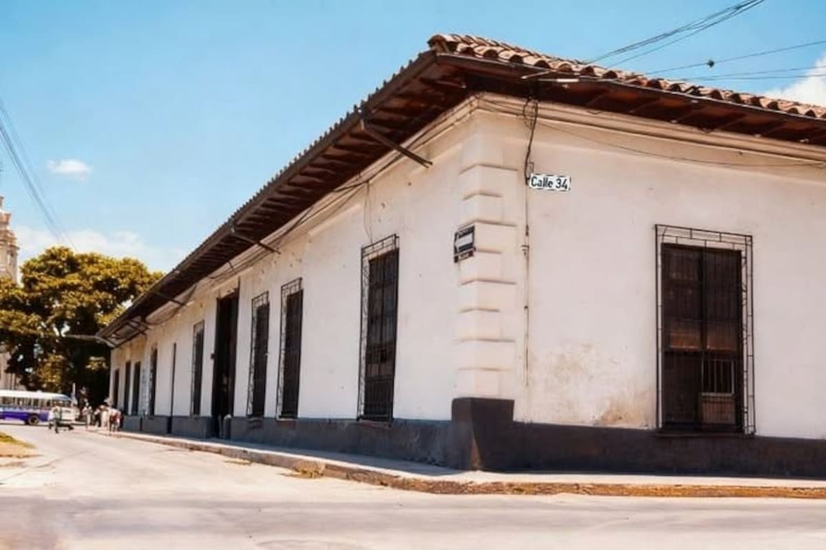 Así se veía, a finales delos años sesenta, esta equina de la carrera 11 con calle 34, de Bucaramanga. (Archivo / Gavassa /VANGUARDIA)
