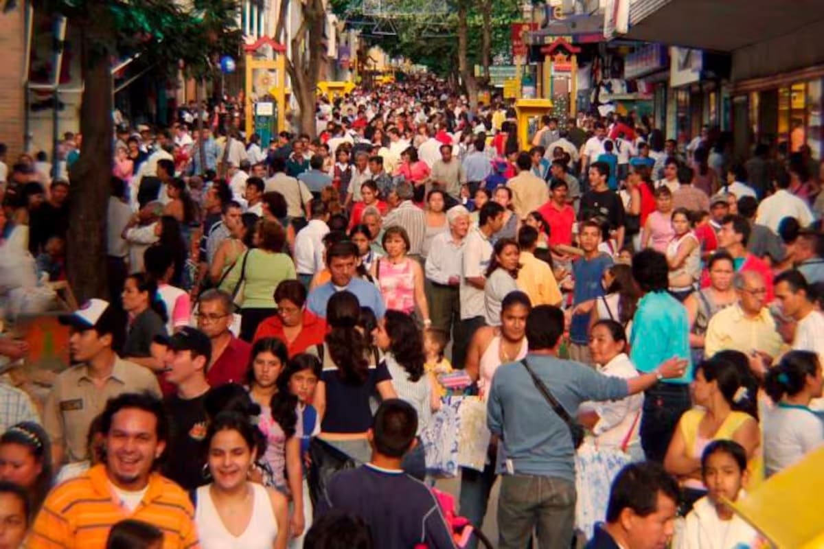 El crecimiento poblacional se frena y cambia la estructura demográfica.