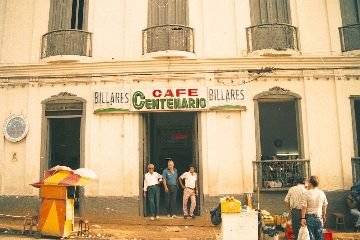 El Café Centenario funcionaba en la calle 33, entre las carreras 18 y 19. Fue famoso, de manera particular, por sus juegos de billar. (Archivo / VANGUARDIA)