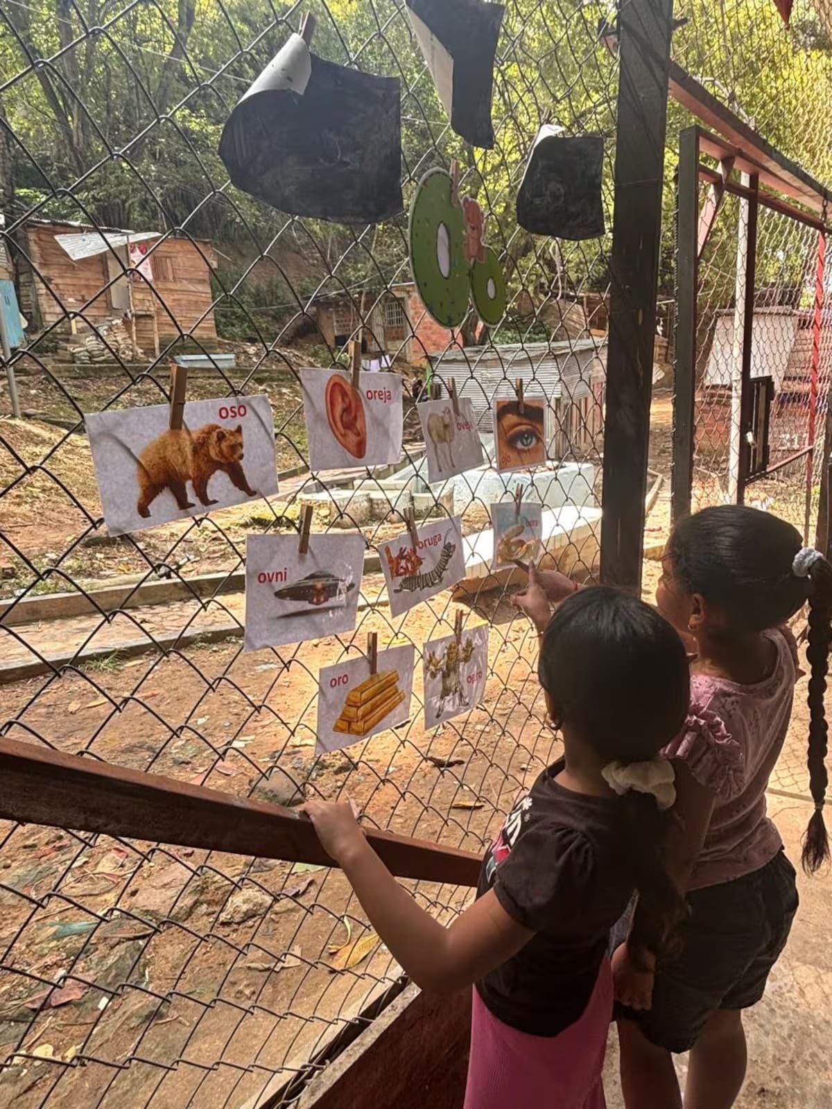 Una gran labor educadora realiza la Mujer Cajasan en el barrio 12 de Octubre.