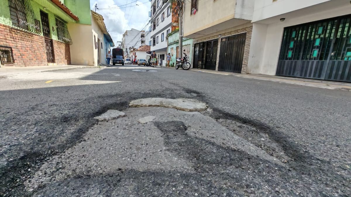 Otra vía que requiere de una brigada de resello. (Foto: Marco Valencia / VANGUARDIA)