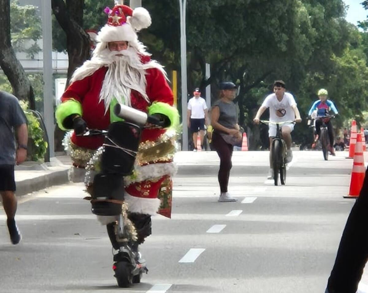 En Bucaramanga, Papá Noel le madrugó a la Navidad.