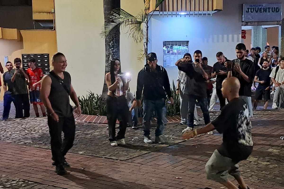 ‘Farmear aura’, la nueva moda juvenil que enfrenta diversión y tranquilidad en Plaza Mayor. (Foto suministrada por la comunidad / VANGUARDIA)