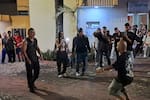 ‘Farmear aura’: la nueva tendencia juvenil que genera molestias en Plaza Mayor