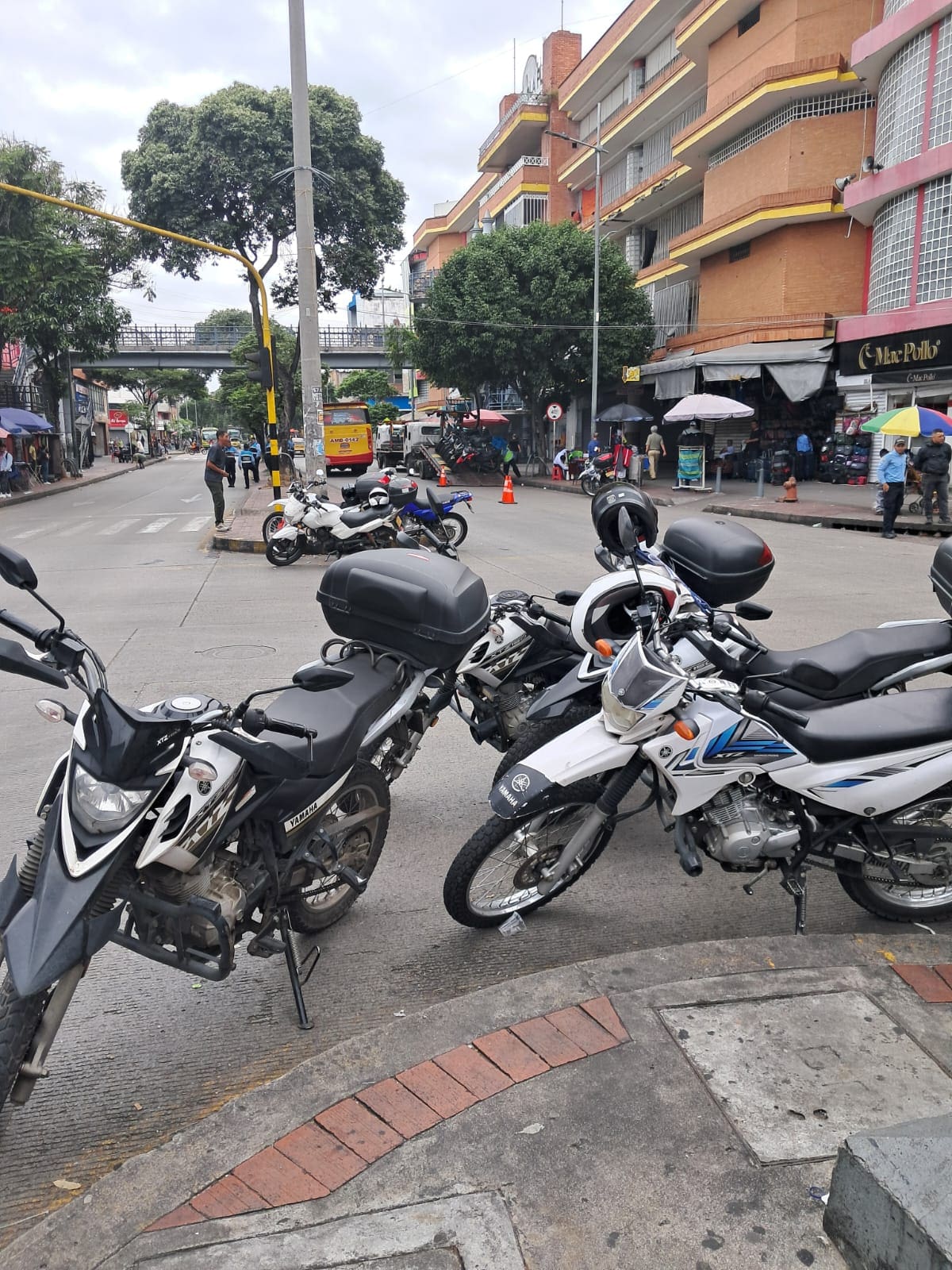 Operativos de control en la intersección vial de la calle 34 con carrera 15. (Foto: Euclides Kilô Ardila / VANGUARDIA)