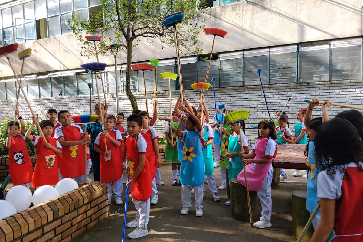 Los menores de cuarto primaria del Colegio Santander recibieron los certificados que los certifican como amigos del medio ambiente.