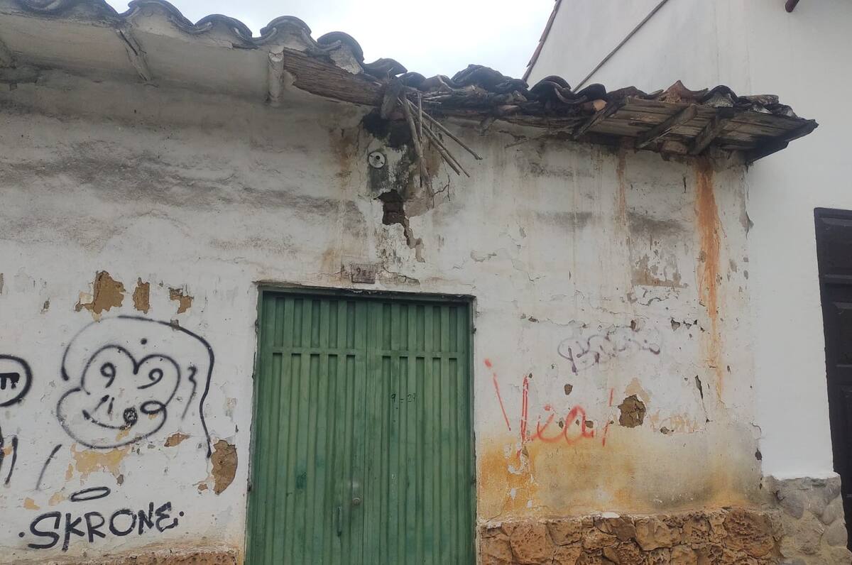 Este predio amaga con caerse. Dirección: calle 35, entre carreras 8 y 9. (Foto suministrada / VANGUARDIA)