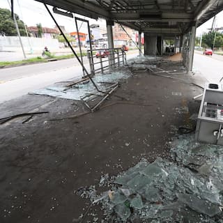 ¡Saqueo sin freno en las estaciones de Metrolínea!
