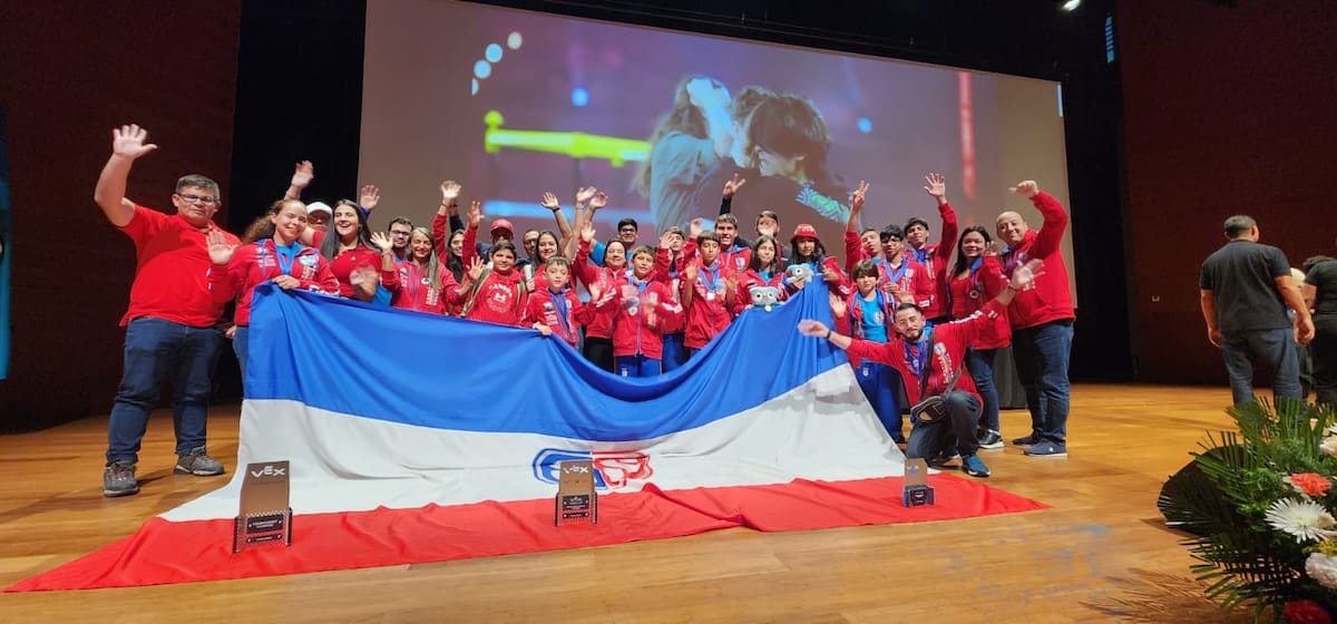 Ganadores del Gimnasio Campestre San Sebastián: José Daniel Bueno, Guillermo Mantilla, Sara Saldarriaga, Hugo Pérez, Gabriel Saldarriaga, Gabriel Ruiz, Alejandro Montoya, Saray Garavito, Iara García, Juan José Castaño, Thomas Ojeda, Santiago Valderrama, Juan Felipe Machado Morales, ingeniera Eliana Navarro Julio y el ingeniero Carlos Estupiñán, entre otros.
