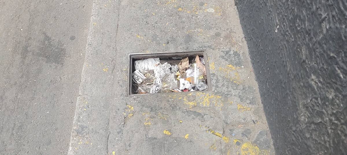 Se robaron la tapa de este contador del acueducto. Dirección: Carrera 13, entre calles 34 y 35, de Bucaramanga.
