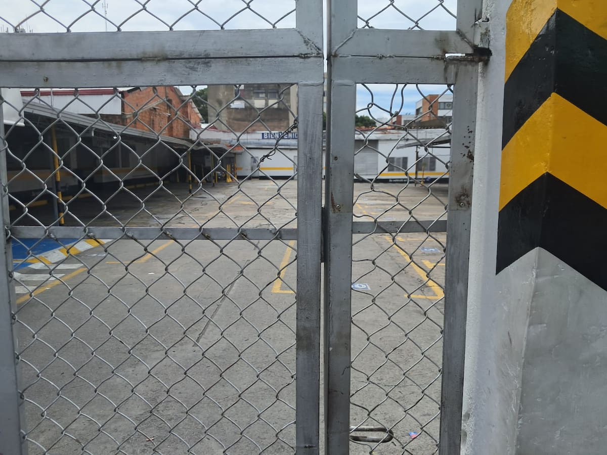Algunos estacionamientos prefirieron cerrar sus puertas. (Foto: Euclides Kilô Ardila / VANGUARDIA)