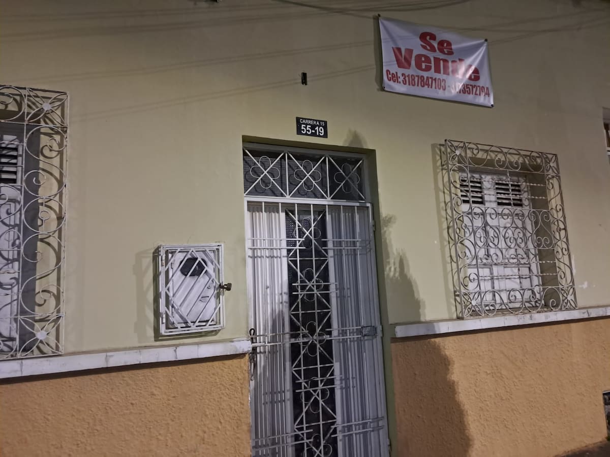 Como por estos lados se piensa adecuar una obra vial, algunos vecinos tienen sus viviendas a la venta. (Foto: Euclides Kilô Ardila / VANGUARDIA)