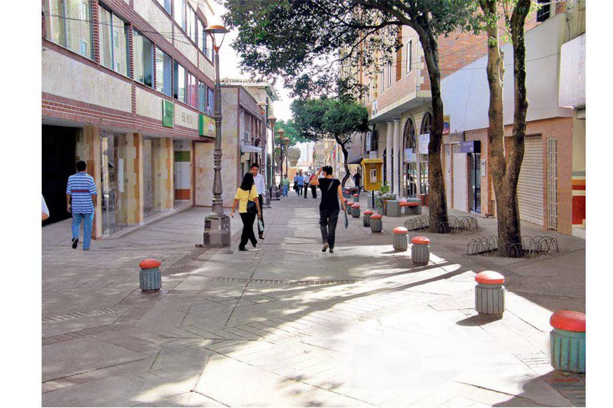 Así debería verse este lugar si la gente fuera cívica y respetara los espacios que les son propios a los transeúntes.