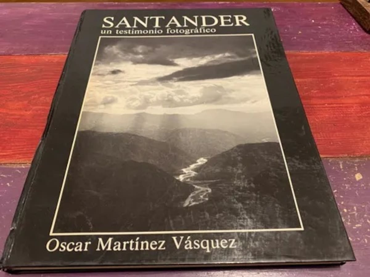 Libro fotográfico, elaborado por el maestro Óscar Martínez.