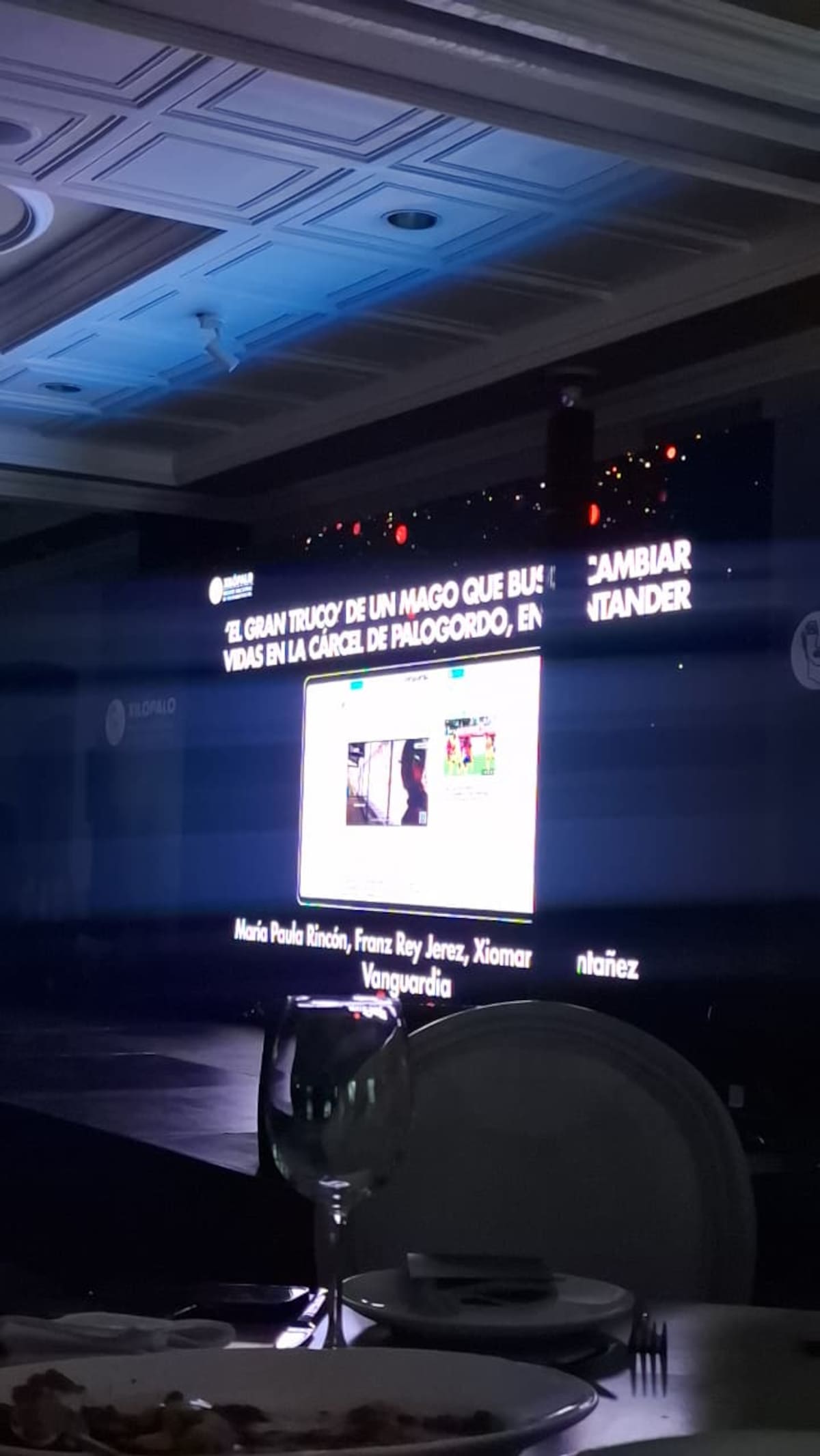 El anuncio de la mención de honor para Vanguardia.