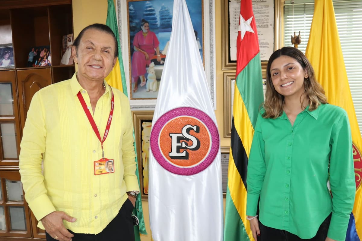 Isnardo Guarín Gómez, presidente de la junta de socios de Espumas Santander; y su hija María de los Ángeles Guarín Segovia. (Foto: Franz Rey / VANGUARDIA)