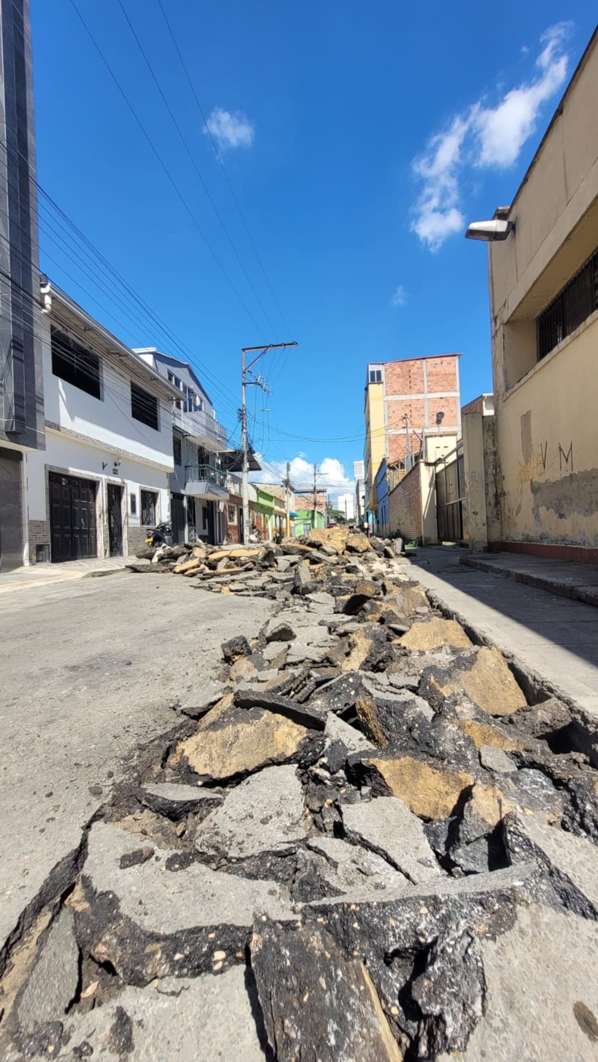 Carrera sexta, entre calles 35 y 37 del barrio Alfonso López. (Foto: Franz Rey / VANGUARDIA)