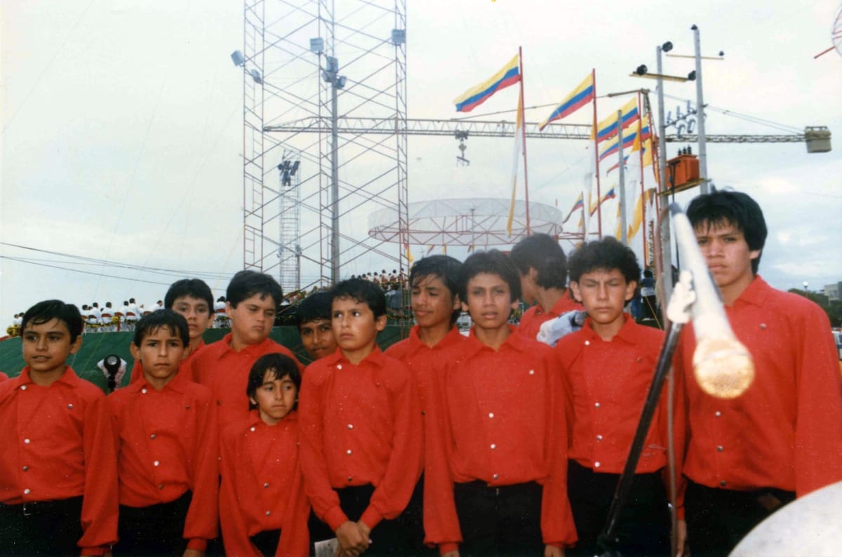 El grupo coral Éxodo, durante su presentación artística, en la Eucaristía que presidió en Bucaramanga San Juan Pablo II. (Archivo/VANGUARDIA)