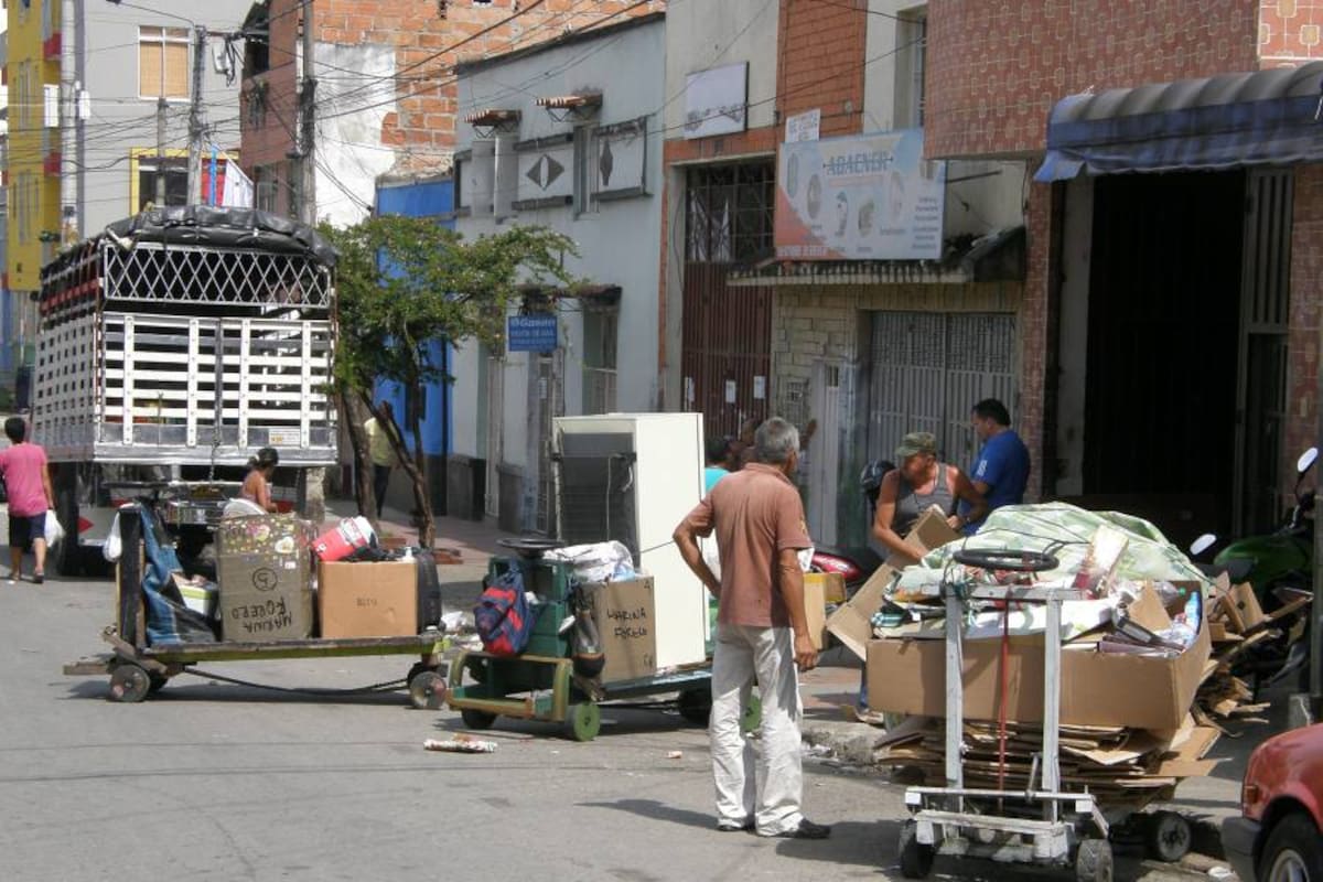 Recicladores generan desorden en la carrera 23 con calle 11.