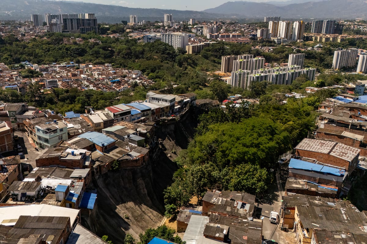 La CDMB fortalece la ladera y renueva la esperanza en el barrio Pablo VI. (Foto: Byron Pérez / VANGUARDIA)