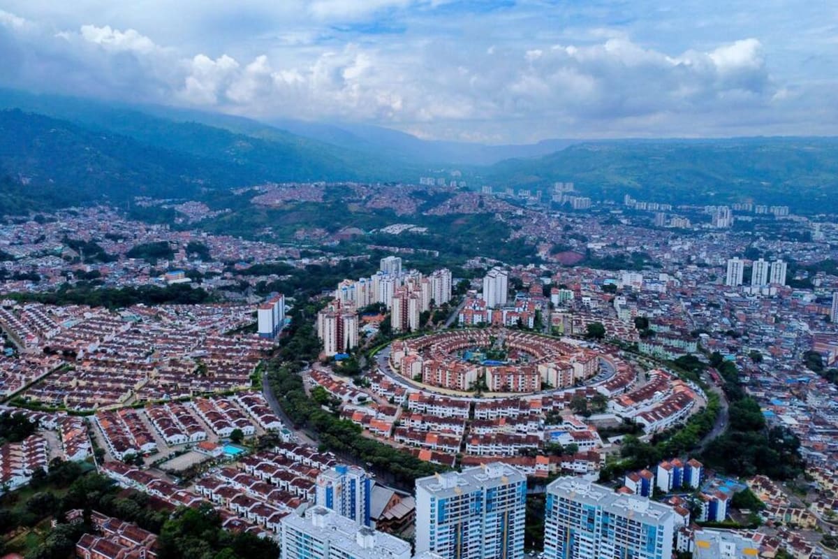 Ventajas y desventajas de conformar un Distrito Metropolitano de Bucaramanga.