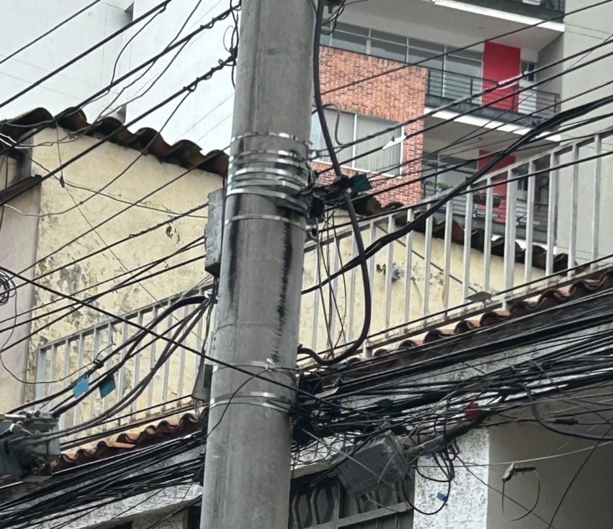 ¿Por qué tanto enredo de cables en las calles? (Foto suministrada / VANGUARDIA)
