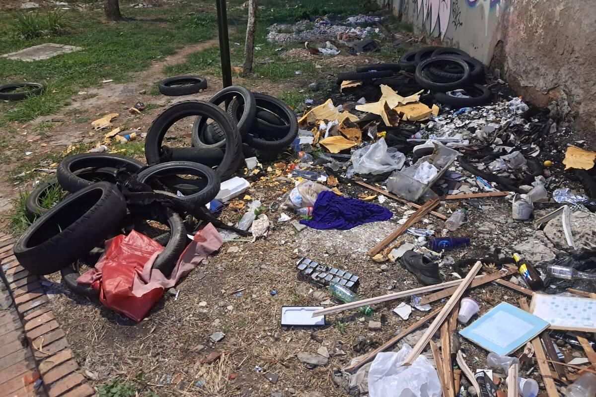 Entre llantas viejas y abandono permanece el Parque de las Tres B. (Foto suministrada / VANGUARDIA)