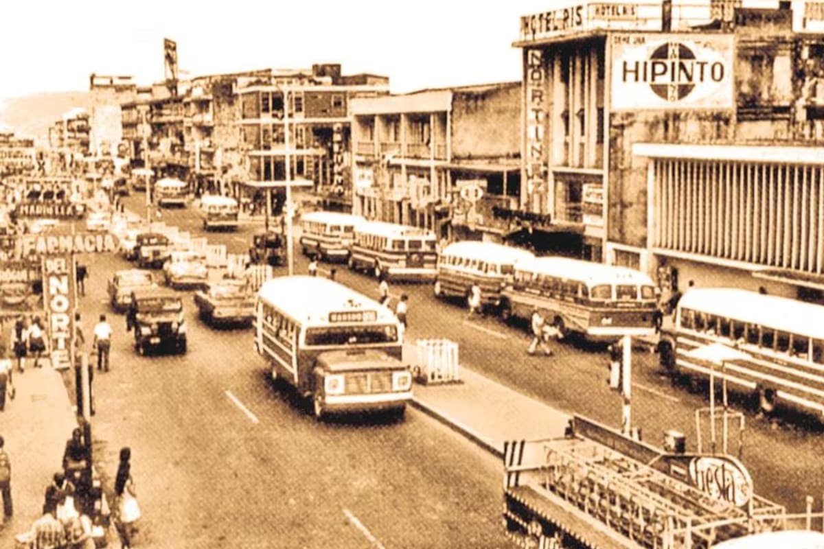 Transcolombia fue la primera empresa de buses urbanos y sirvió durante mucho tiempo únicamente la Ruta Chapinero-San Mateo, que unía la ciudad de norte a sur a través de la carrera 15. (Archivo / VANGUARDIA)