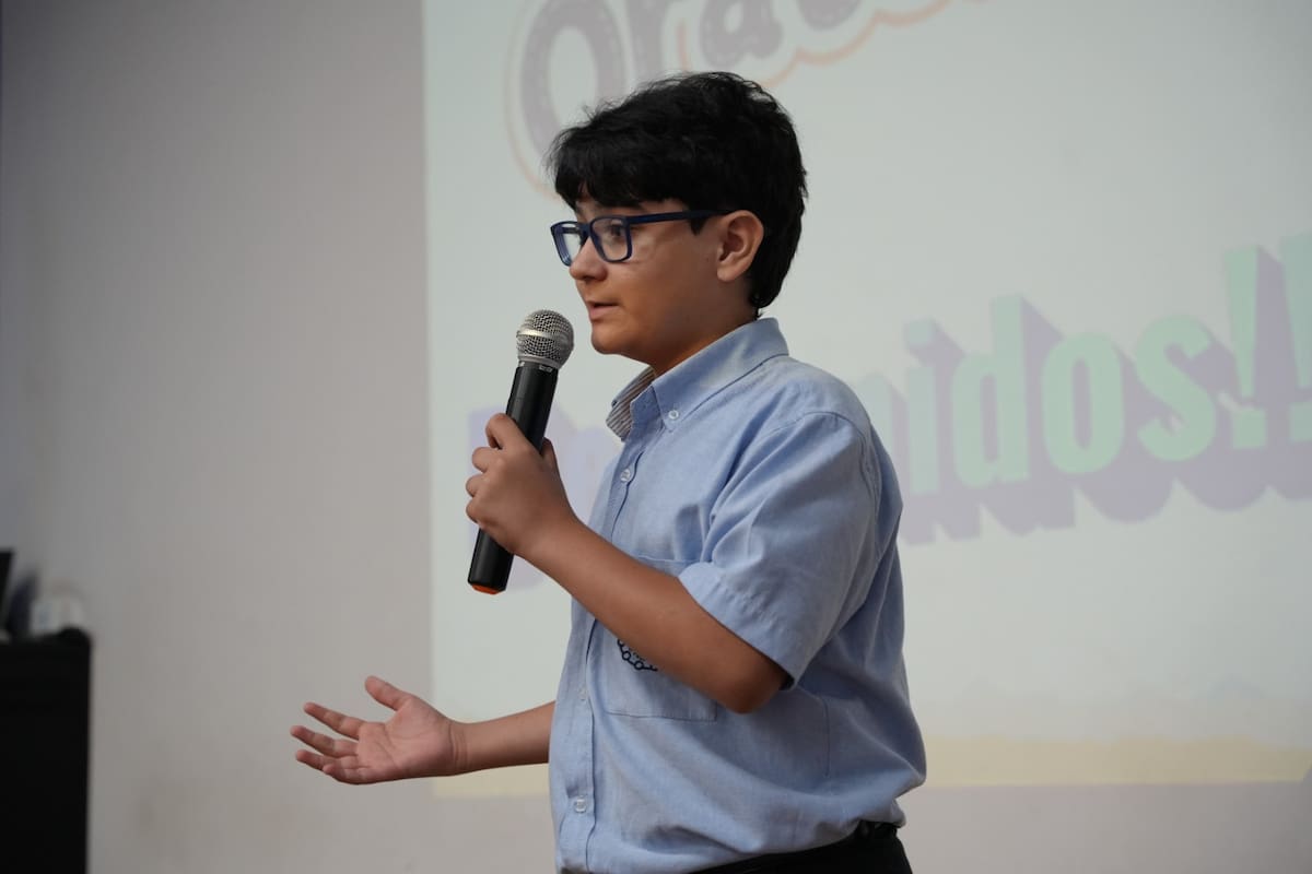 Nicolás Gómez Ariza apenas tiene 13 años y ya es un gran orador.