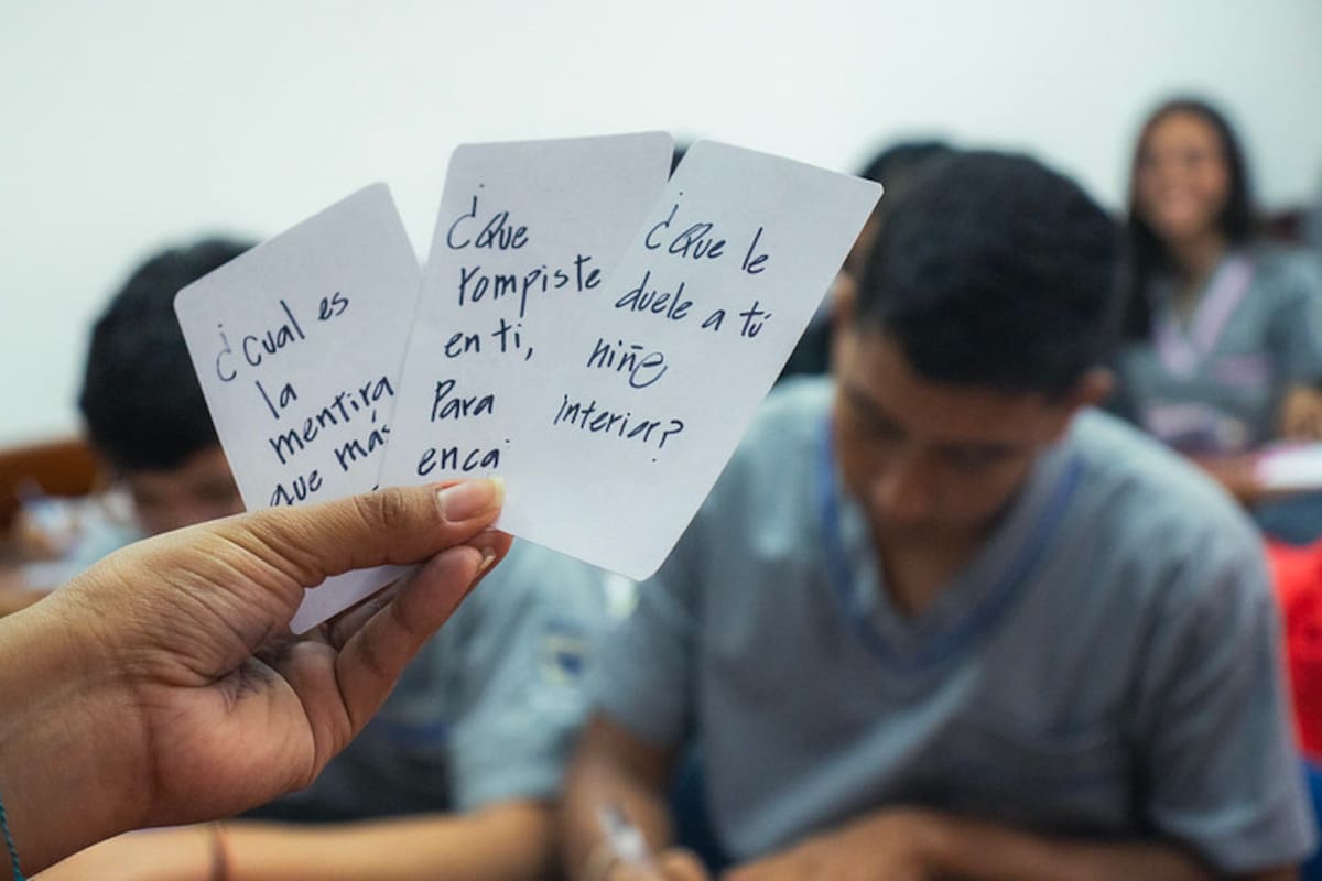 Entre palabras y silencios: estudiantes de la Udes encontraron en la escritura un espacio para sanar.