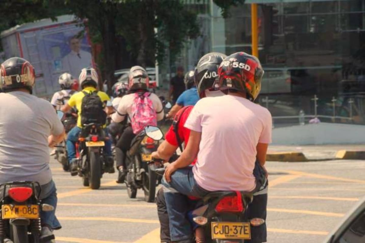 Los universitarios y empleados, en gran medida, son los ciudadanos que más utilizan la motocicleta como medio de transporte. (Archivo / Marco Valencia / VANGUARDIA)
