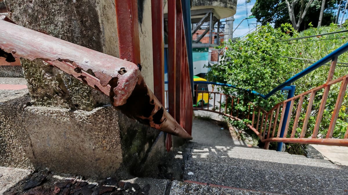 Otro puente en mal estado. (Foto: Marco Valencia / VANGUARDIA)
