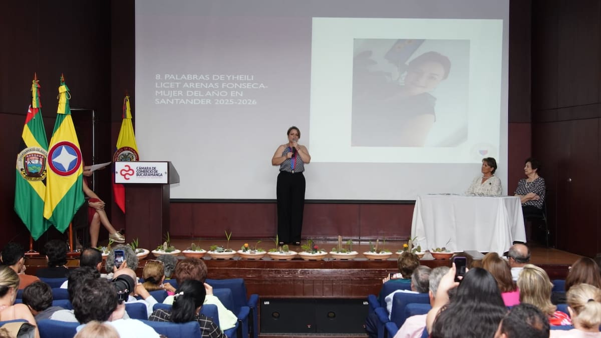 Yheili Licet Arenas Fonseca, Mujer del Año, habló de su labor, del papel que cumple en la producción de café y de la gran tarea que desempeñan miles de labriegas en nuestra tierra. Su intervención se cumplió en el auditorio de la Cámara de Comercio de Bucaramanga. (Foto: Marco Valencia / VANGUARDIA)
