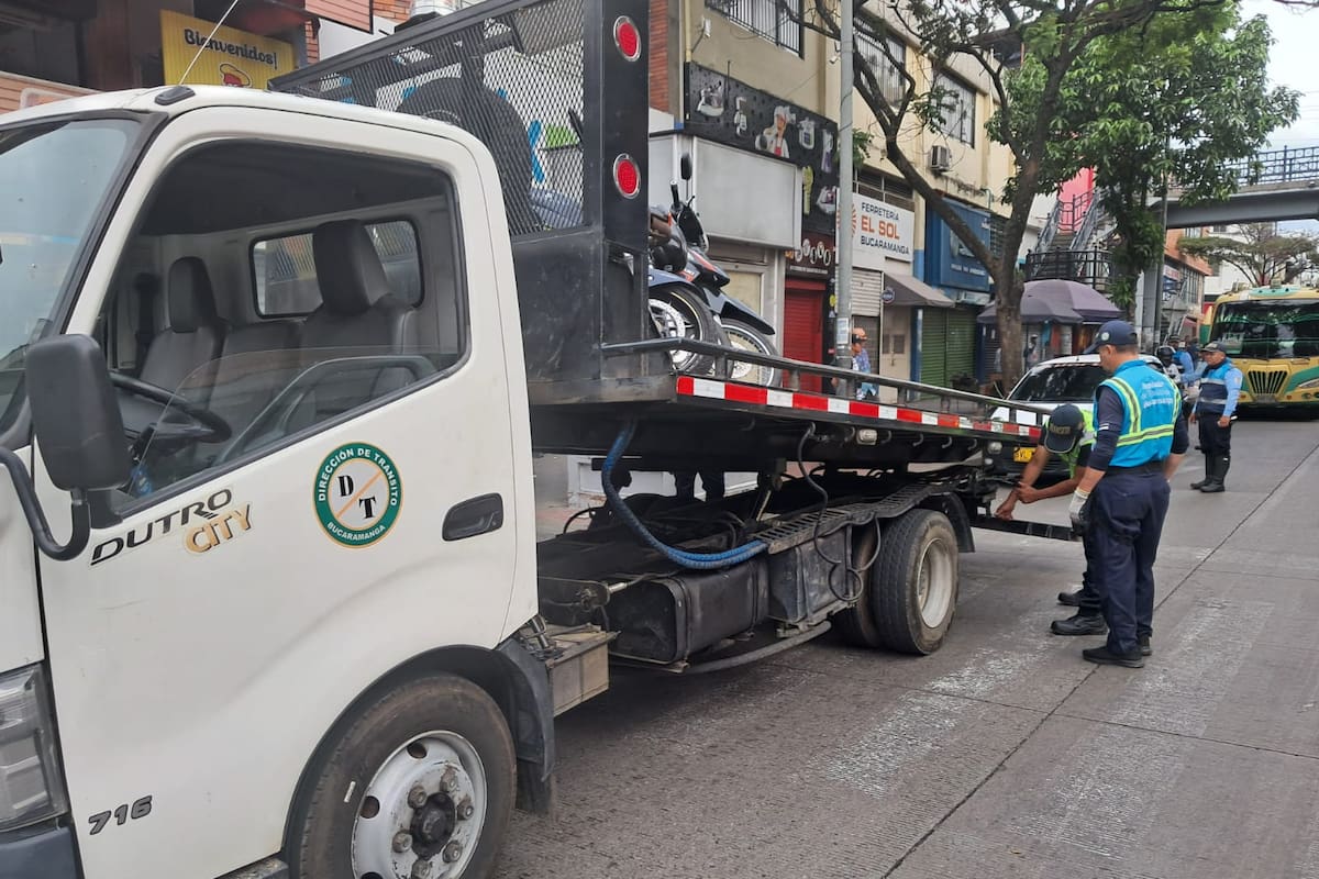 Más controles en la carrera 15 para combatir infracciones y transporte informal. (Foto: Euclides Kilô Ardila / VANGUARDIA)