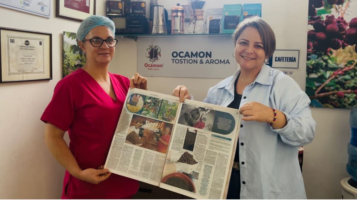 Yheili Licet Arenas Fonseca, Mujer del Año, aparece en este registro al lado de su hermana Luz Stella Arenas (Foto: Felipe Jaime / VANGUARDIA)