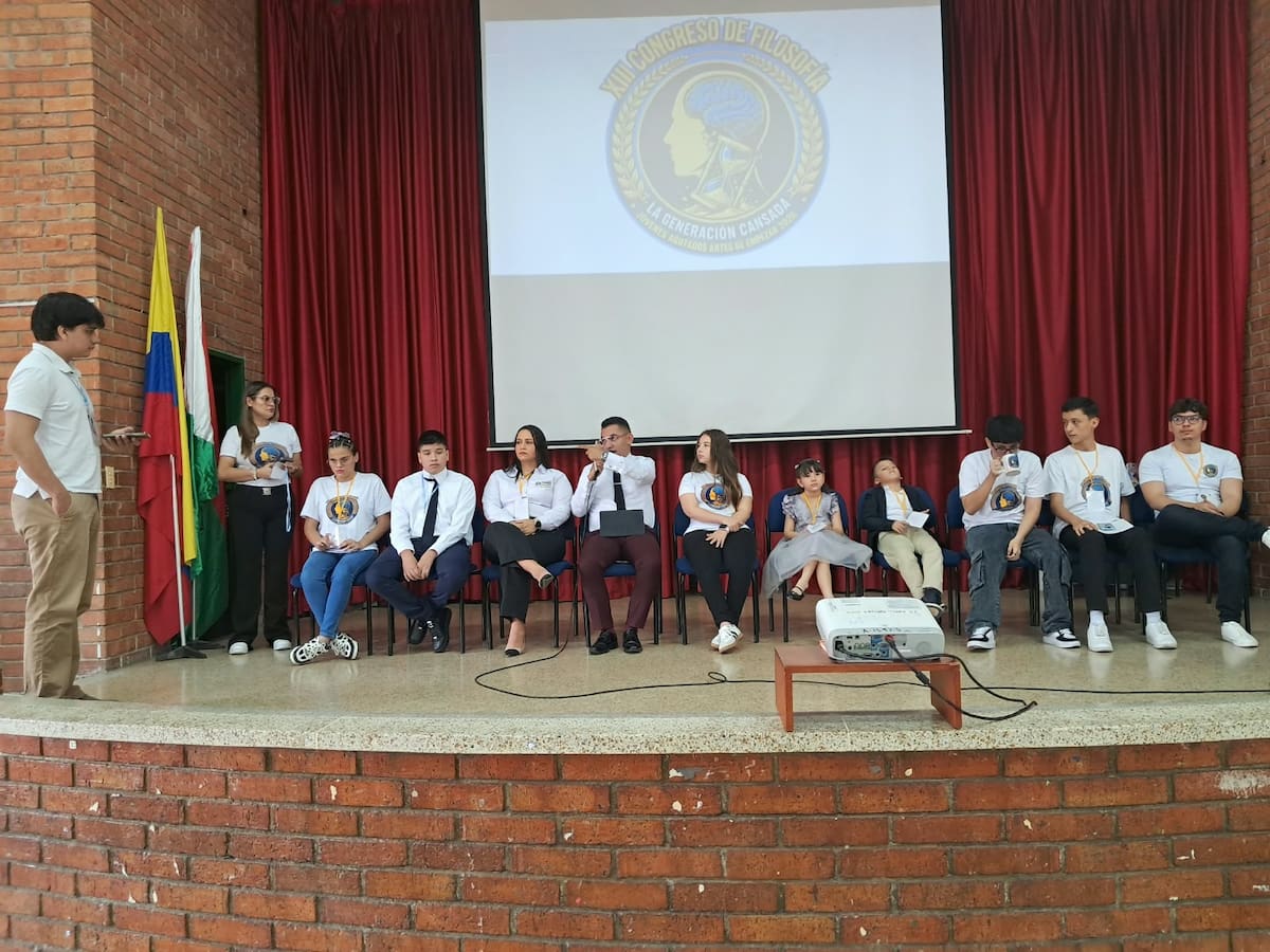 Desde los estudiantes más pequeños de primaria hasta los de grado once hicieron parte del XIII Congreso de Filosofía de la Institución Educativa José Celestino Mutis. Los jóvenes lideraron una conversación que no tuvo respuestas únicas ni conclusiones definitivas. (Foto: Euclides Kilô Ardila / VANGUARDIA)