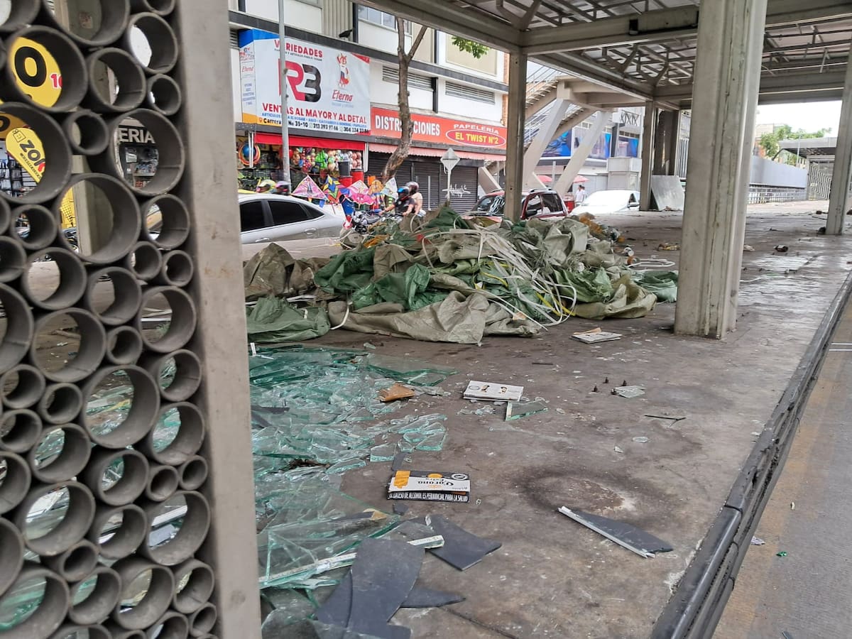 Lamentable estado de las estaciones del Sistema Integrado del Transporte Masivo, Sitm.