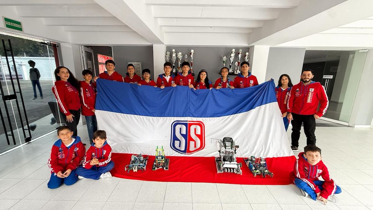 Estudiantes de Robótica del Gimnasio Campestre San Sebastián, S.S.