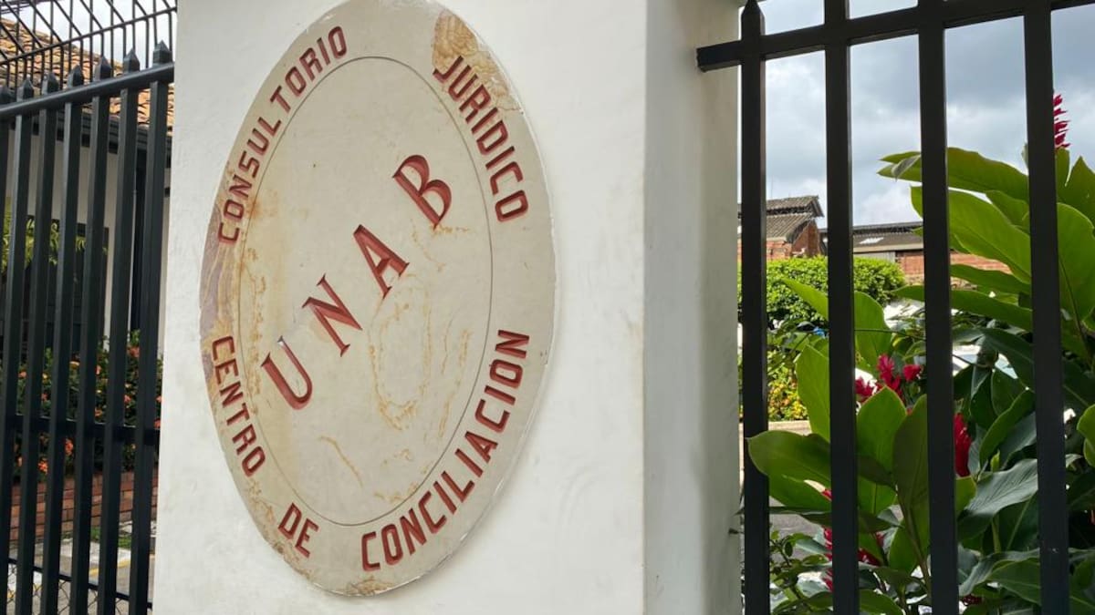 El Consultorio Jurídico de la UNAB tiene unas de sus oficinas en el Centro de Bucaramanga, por los lados de la carrera 12, entre calles 34 y 35.
