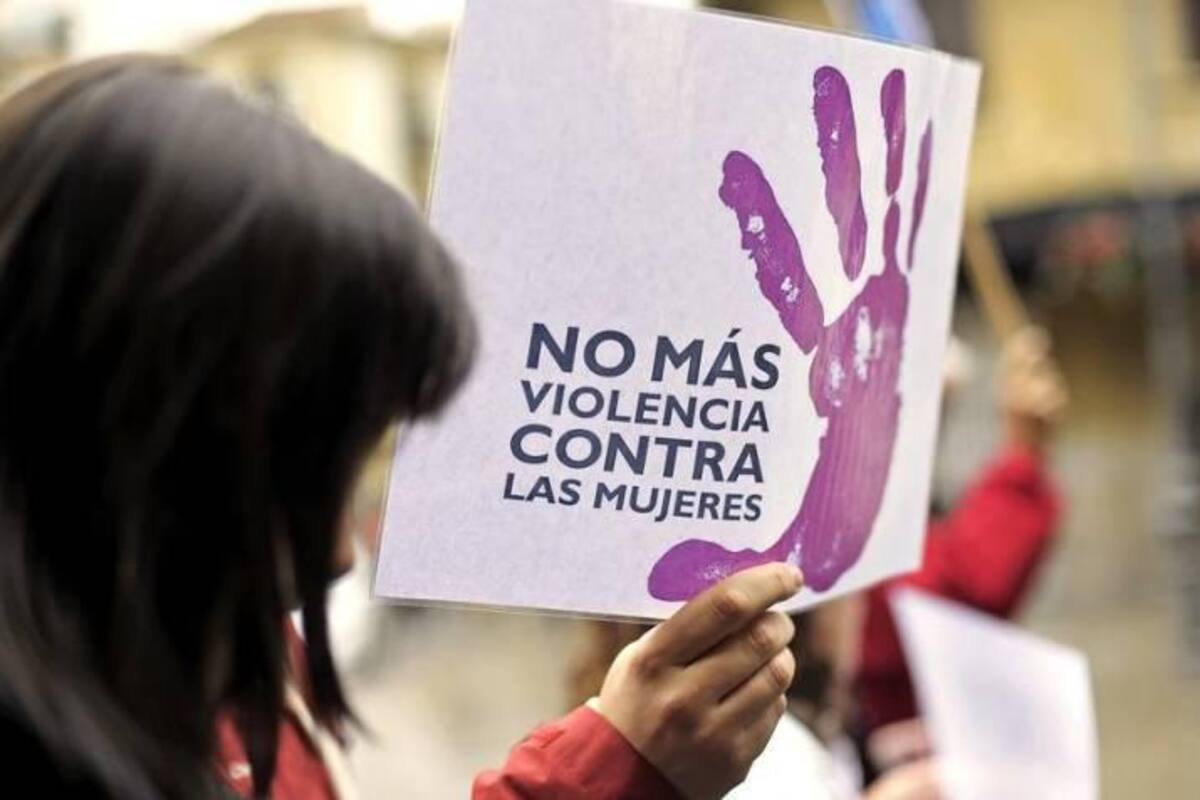 Debemos erradicar violencia contra la mujer.